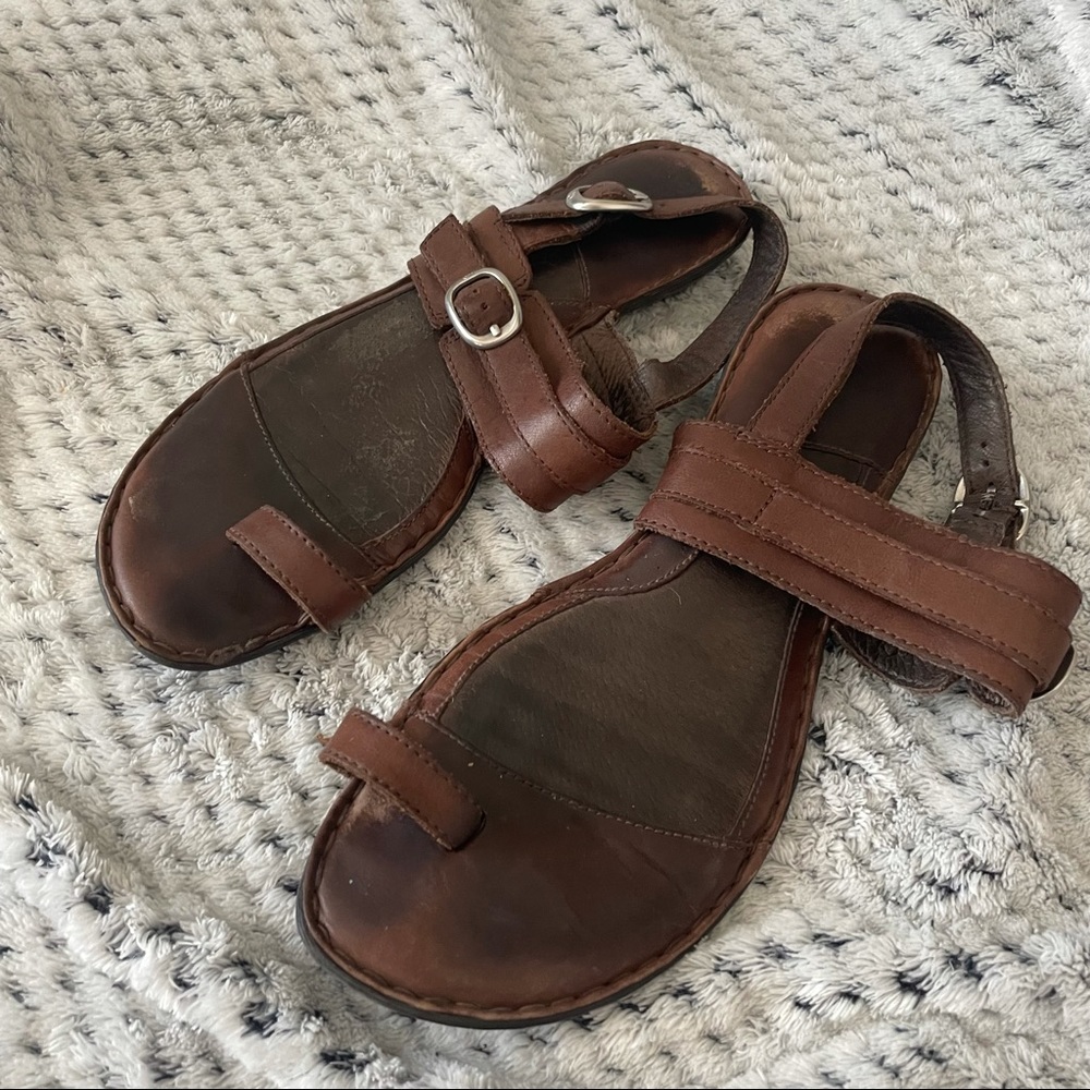 Born leather sandals size 8